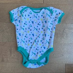 3/$10 MEC Baby unisex bodysuit 6m